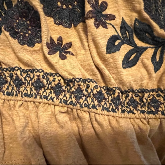 Woman’s American Eagle Crop Top - Picture 4 of 6